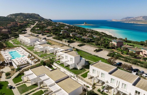 La Pelosa Apartment | Lovely apartment for 4 people with A/C, pool, WIFI, TV, terrace, pets allowed and parking