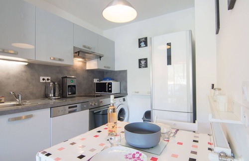 Carqueiranne Apartment | Lovely apartment for 2 people with pool, WIFI, A/C, TV, terrace and parking
