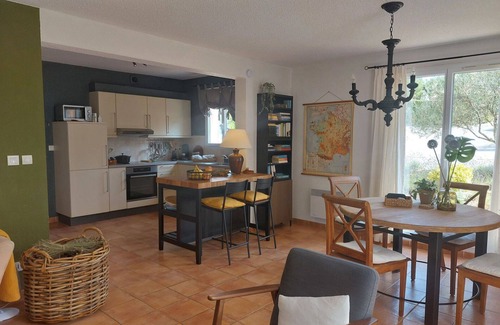 Nans-les-Pins Apartment | Lovely apartment for 6 people with pool, WIFI, TV, terrace and parking
