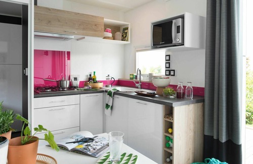 Les Cabanes de Fleury House | Lovely apartment in villa for 6 guests with pool, WIFI, A/C, TV, terrace, pets allowed and parking
