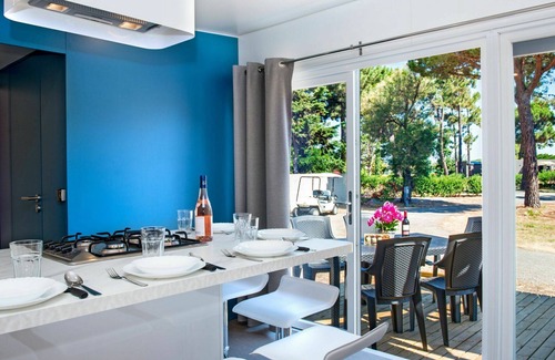 Les Cabanes de Fleury House | Lovely apartment in villa for 6 guests with pool, WIFI, A/C, TV, terrace, pets allowed and parking