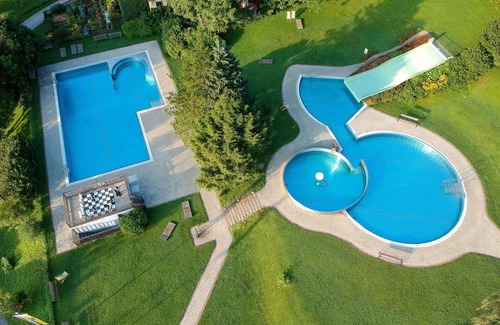 Muhldorf House | Lovely apartment in villa for 4 guests with A/C, WIFI, TV, terrace, pets allowed and panoramic v.