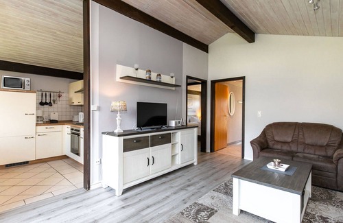 Fedderwardersiel House | Lovely apartment in villa for 4 people with TV, terrace, pets allowed and parking