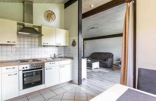Fedderwardersiel House | Lovely apartment in villa for 4 people with TV, terrace, pets allowed and parking