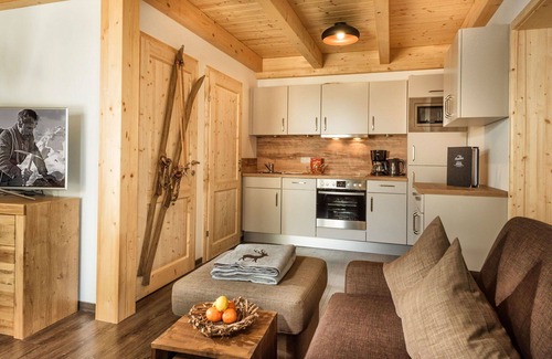 Altaussee House | Lovely apartment in villa for 6 guests with WIFI, TV, terrace, pets allowed and parking
