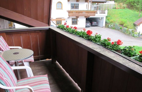 Distelberg Villa | Lovely apartment in villa for 9 guests with pool, WIFI, TV, terrace and parking