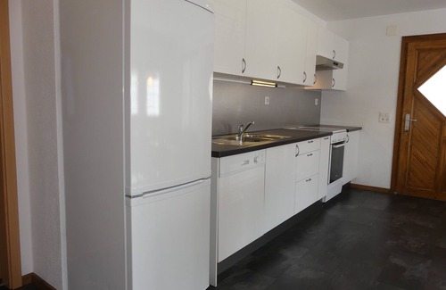 Boenigen Apartment | Lovely apartment in classic Chalet by the lake