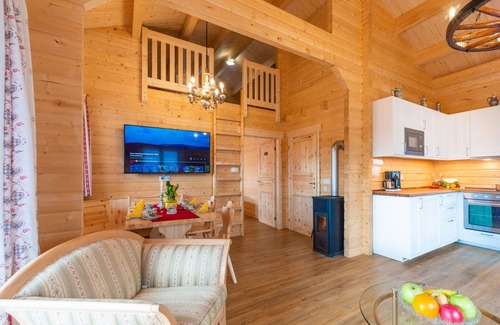 Eppenschlag House | Lovely apartment in villa for 4 guests with WIFI, pool, TV, patio and parking