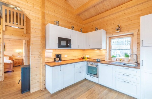 Eppenschlag House | Lovely apartment in villa for 4 guests with WIFI, pool, TV, patio and parking