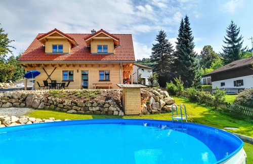 Oberkreuzberg House | Lovely apartment in villa for 6 guests with WIFI, hot tub, pool, TV, patio and parking