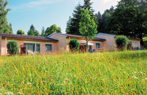 Maierhofen House | Lovely apartment in villa for 4 guests with pool, TV, terrace and pets allowed