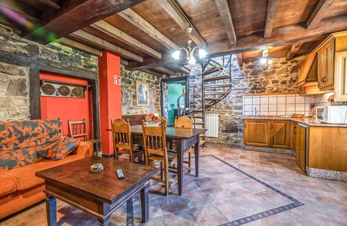 Vilarchao Apartment | Lovely apartment in Fonsagrada with WiFi