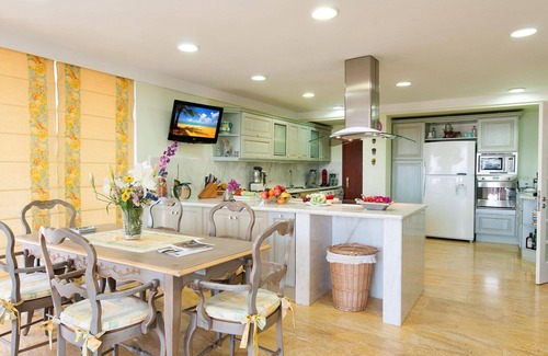 Sonnenland House | Lovely apartment in villa for 12 people with private pool, WIFI, TV and patio