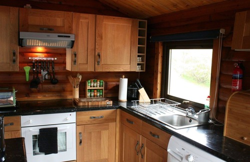 South Laggan House | Lovely apartment in villa for 4 guests with TV and parking