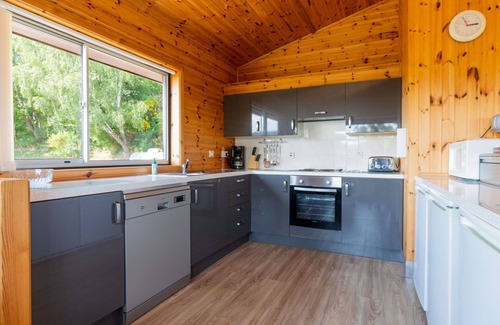 Drumnadrochit House | Lovely apartment in villa for 6 guests with WIFI, TV, patio and panoramic view
