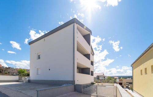 Gornji Karin Apartment | Lovely Apartment In Gornji Karin