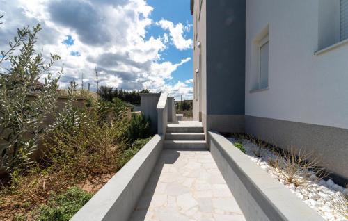 Gornji Karin Apartment | Lovely Apartment In Gornji Karin