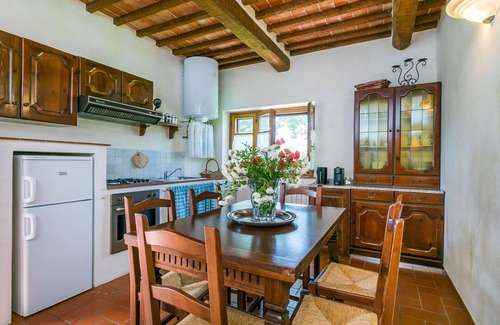 Sasso dʼOmbrone Villa | Lovely apartment in villa for 6 guests with pool, A/C, WIFI, patio and parking