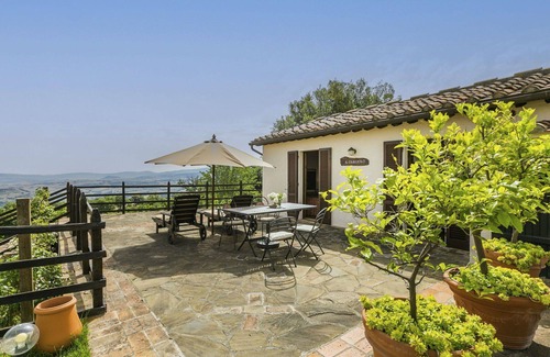 Sasso dʼOmbrone Villa | Lovely apartment in villa for 6 guests with pool, A/C, WIFI, patio and parking