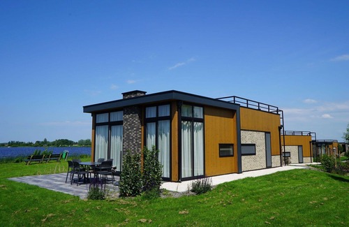 Vleteren House | Lovely apartment in villa for 6 people with WIFI, TV, terrace and parking