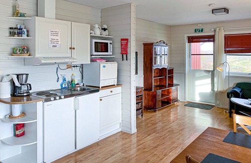 Offersøy Apartment | Lovely apartment in Offersøy with sauna