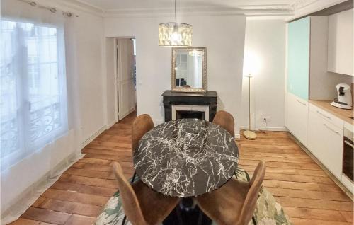 Quartier de Rochechouart Apartment | Lovely Apartment In Paris With Kitchen