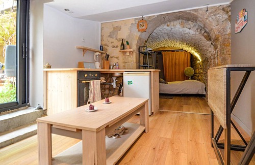 Pujaut Apartment | Lovely apartment in Pujaut with WiFi