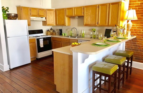 Brenham Apartment | Lovely apartment in the center of Historic Downtown Brenham