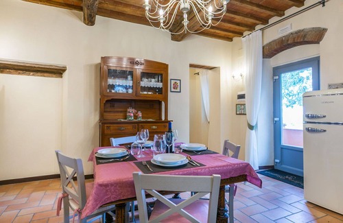 Castagneto Carducci Villa | Lovely apartment in villa for 4 people with A/C, pool, WIFI, TV, pets allowed and parking