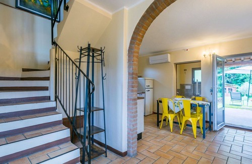 Castagneto Carducci Villa | Lovely apartment in villa for 5 people with A/C, pool, WIFI, patio, pets allowed and parking