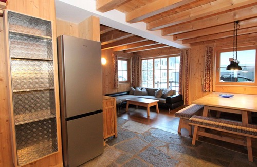 Tux House | Lovely apartment in villa for 9 people with WIFI, TV, terrace and parking