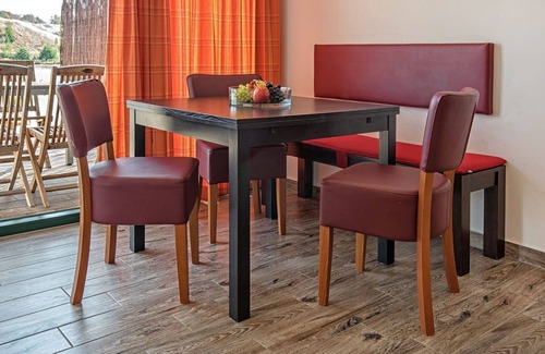 Grossposna House | Lovely apartment in villa for 4 guests with WIFI, TV, terrace, pets allowed and parking