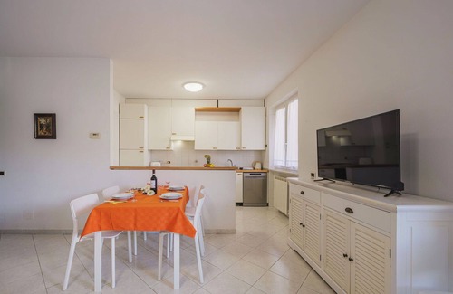 Ameglia House | Lovely apartment in villa with WIFI, TV, terrace, pets allowed and parking, close to La Spezia