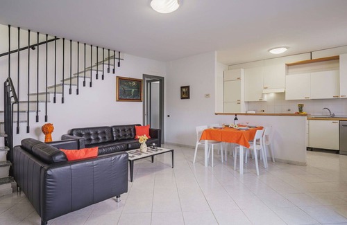 Ameglia House | Lovely apartment in villa with WIFI, TV, terrace, pets allowed and parking, close to La Spezia