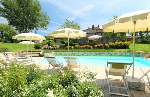 Rapolano Terme Villa | Lovely apartment in villa for 5 people with WIFI, pool, TV and patio