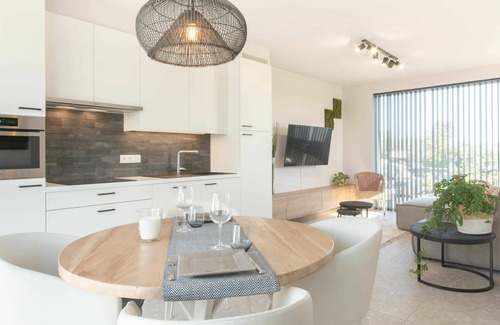 Belgian Coast House | Lovely apartment in villa for 4 guests with WIFI, A/C, TV, balcony and parking
