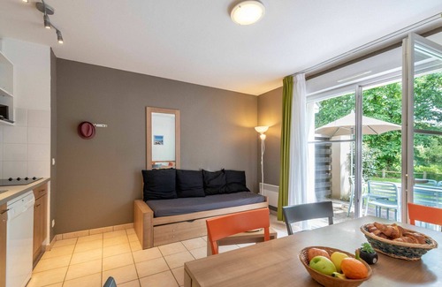 Saumur House | Lovely apartment in villa for 6 people with pool, internet, TV, terrace, pets allowed and parking