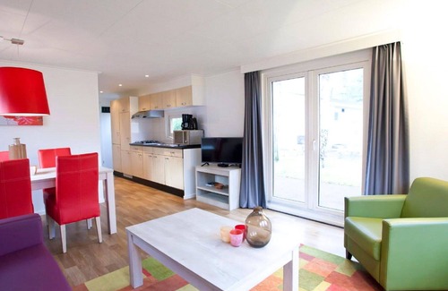 Schaarsbergen House | Lovely apartment in villa for 4 guests with WIFI, pool, TV and terrace