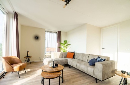 Linden House | Lovely apartment in villa for 12 guests with WIFI, TV, terrace and parking