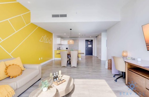 Hollywood Lakes Apartment | Lovely Apartment| Rooftop Pool+ Gym