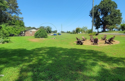 Adairsville Apartment | Lovely apartment with AC in charming calhoun Gan5 miles from I75 and Bucees.