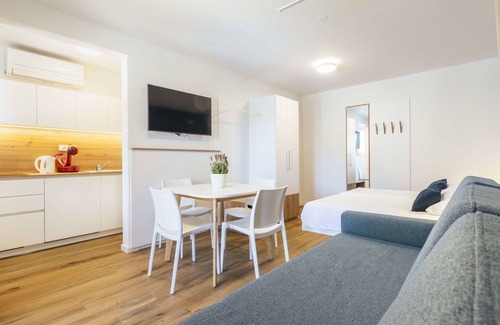Strunjan Apartment | Lovely apartment with A/C, pool, WIFI, TV, terrace, pets allowed, panoramic view and parking