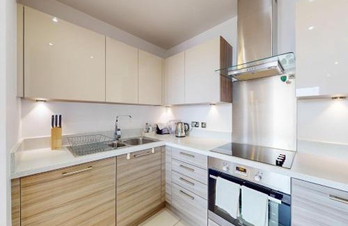 Haggerston Apartment | Lovely Apartment with Balcony - 3 min to Station