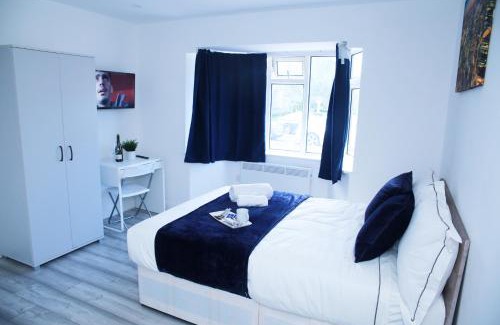 South Harrow Apartment | Lovely Apartment with free parking on premises.