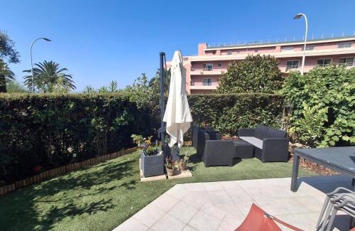 Nice Apartment | Lovely apartment with private garden and a swimming-pool