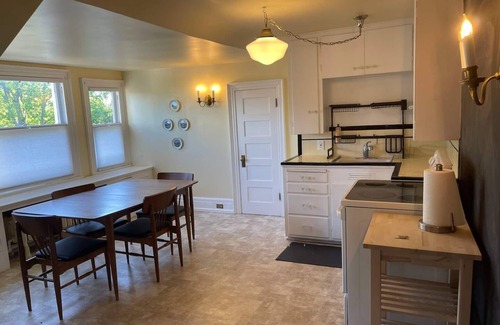 North End Apartment | Lovely Apt #3 Historic Building Stadium District