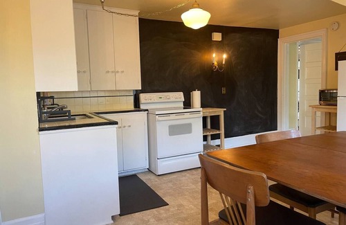 North End Apartment | Lovely Apt #3 Historic Building Stadium District