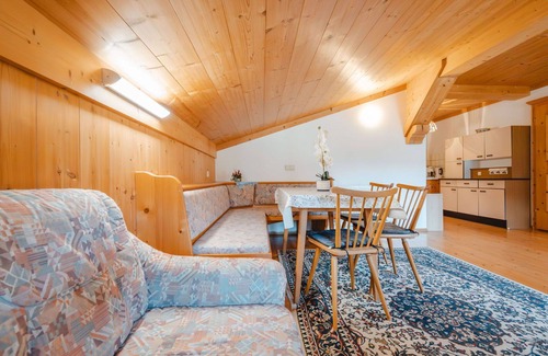 Sankt Martin bei Lofer Villa | Lovely apartment in villa for 2 guests with TV, balcony and pets allowed