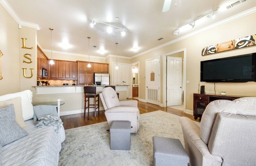 Highlands - Perkins Condo | Lovely Baton Rouge Condo ~ 1 Mi to LSU
