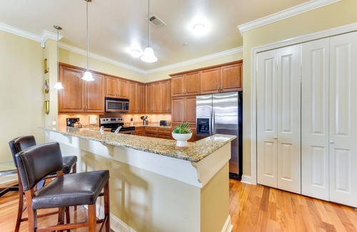 Highlands - Perkins Condo | Lovely Baton Rouge Condo ~ 1 Mi to LSU